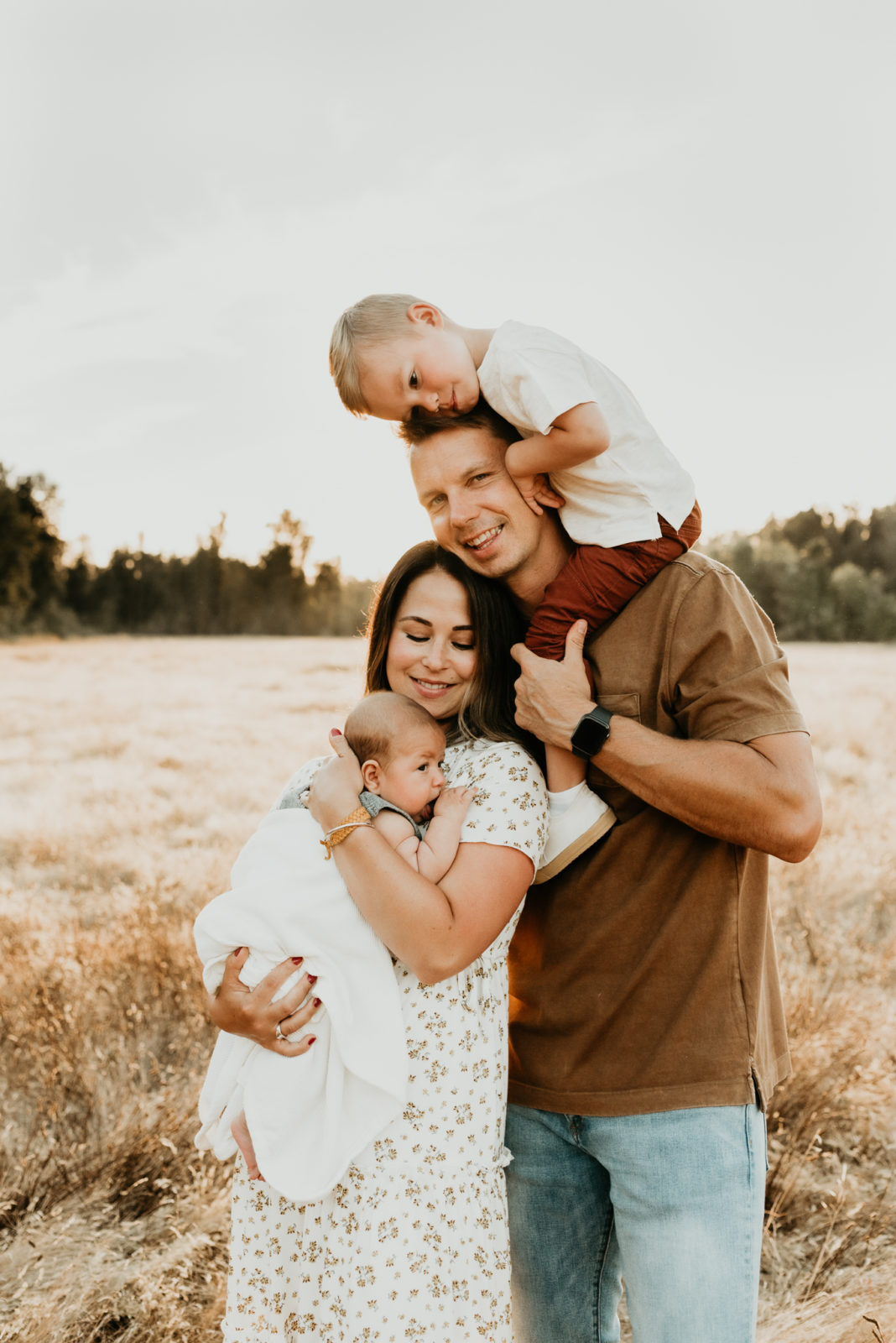 Golden Hour Family Photos - Caitlin Forster Photography