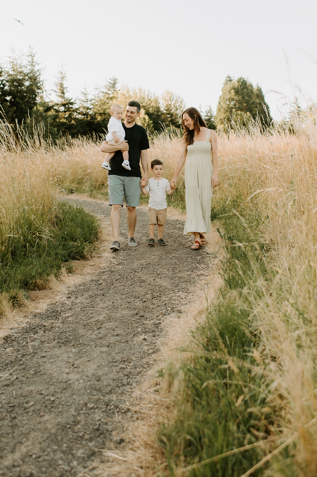 outdoor family photos with kids