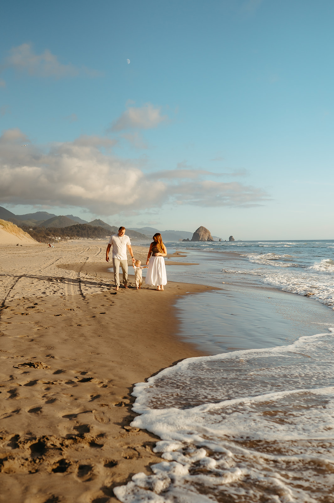 portland family playing at the oregon coast
